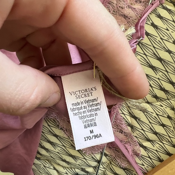 Victorias Secret Silky Lace Top - Picture 4 of 4